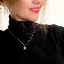 将图片加载到图库查看器,Moonstone Necklace