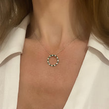 将图片加载到图库查看器,Emerald Circle Pendant