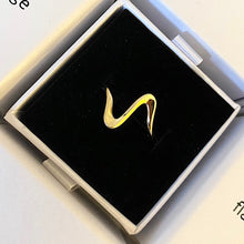 将图片加载到图库查看器,Gold Open Wave Ring