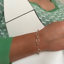 将图片加载到图库查看器,Silver Oval Link Bracelet