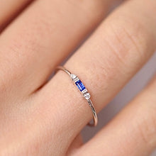 将图片加载到图库查看器,Sapphire Blue Dainty Ring