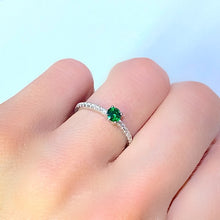 将图片加载到图库查看器,Emerald Solitaire Ring