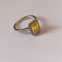 将图片加载到图库查看器,Halo Simulated Yellow Sapphire Ring