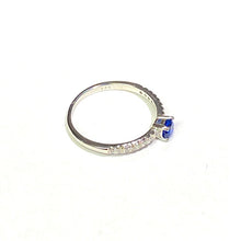 将图片加载到图库查看器,Sapphire Solitaire Ring