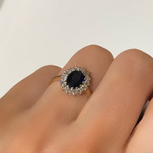 将图片加载到图库查看器,Diana looking engagement ring on ladies hand on white background