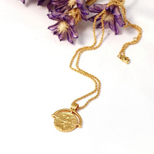 将图片加载到图库查看器,18 carat gold plated roman coin pendant on medium weight twisted gold chain