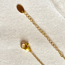 Загрузить изображение в средство просмотра галереи, Gold Plated Solid Square Roman Coin Necklace