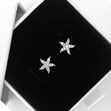 将图片加载到图库查看器,White Gold Starfish Stud
