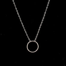 将图片加载到图库查看器,Silver Hoop Necklace