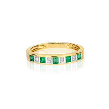 将图片加载到图库查看器,9ct Diamond & Emerald Ring