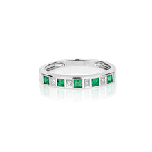 将图片加载到图库查看器，9ct Diamond &amp; Emerald Ring
