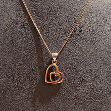 Cargar imagen en el visor de la galería, Rose Gold Heart Necklace
